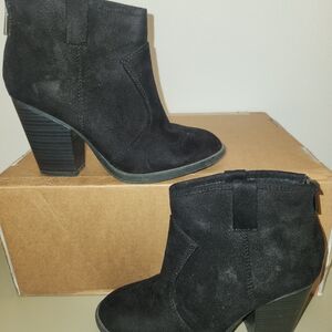 Elegant Black Suede Ankle Boots